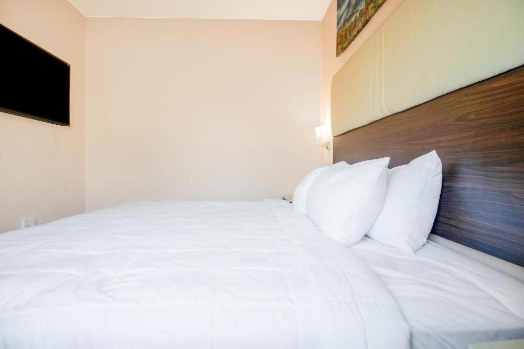 Royal Inn & Suites Адайрсвилл Экстерьер фото