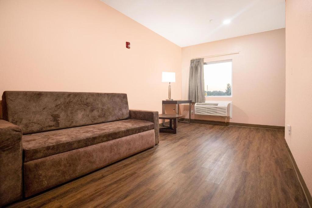 Royal Inn & Suites Адайрсвилл Экстерьер фото