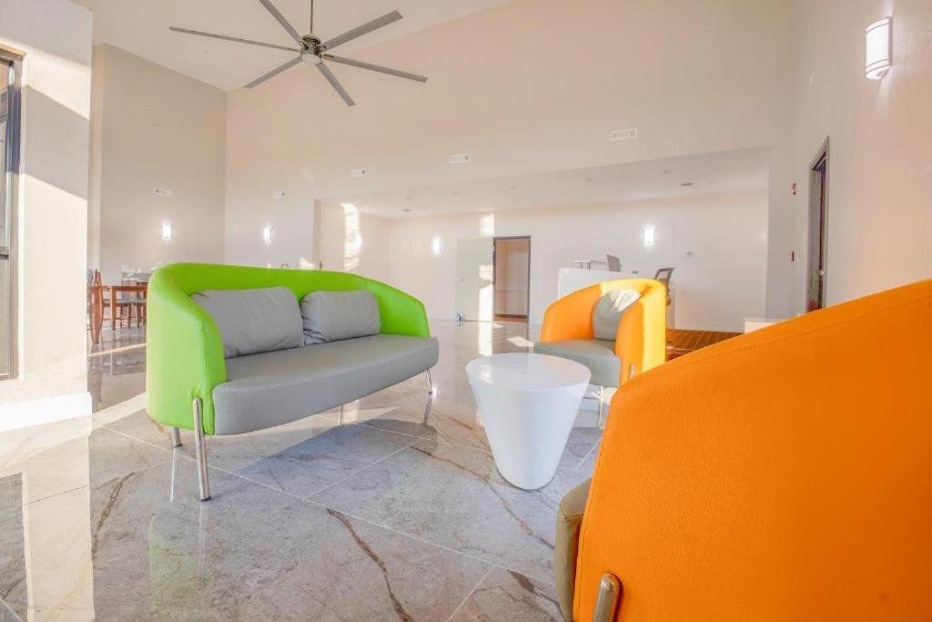 Royal Inn & Suites Адайрсвилл Экстерьер фото