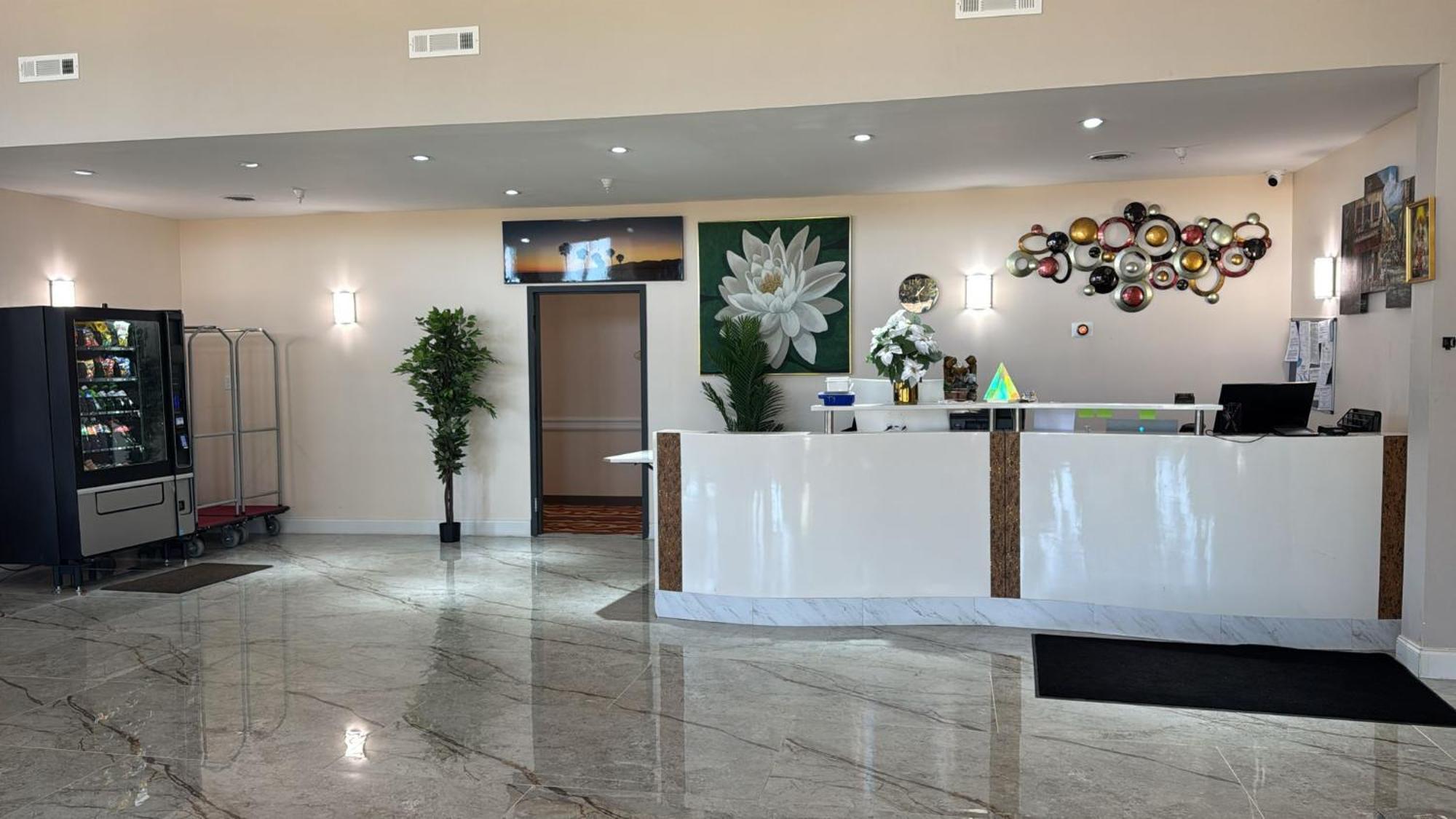 Royal Inn & Suites Адайрсвилл Экстерьер фото